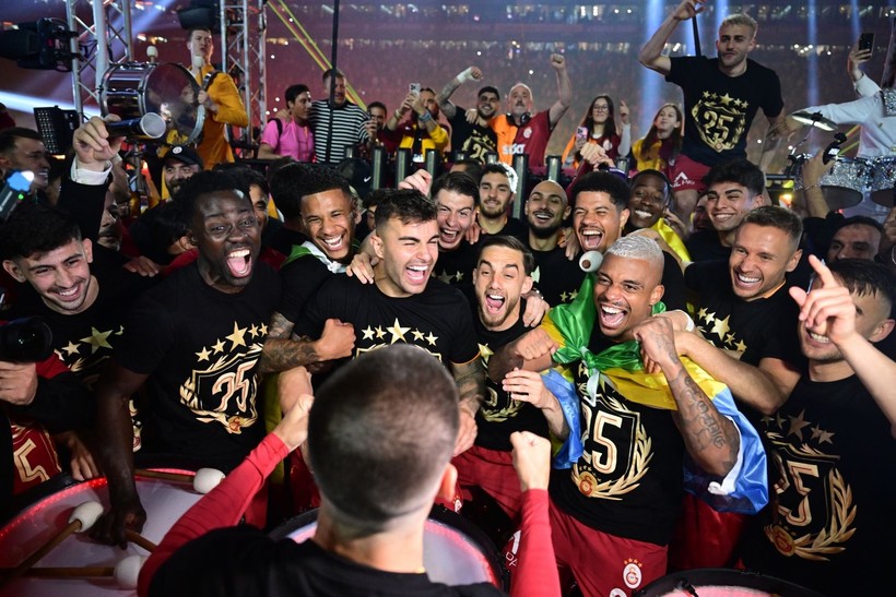 Galatasaray'ın şampiyonluk kutlamalarından özel görüntüler - Resim: 3