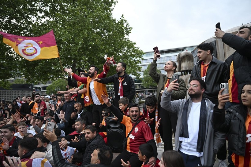 Galatasaray'ın kutlamaları olaylı bitti: 33 polis yaralandı - Resim: 3