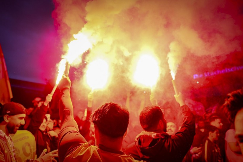 Galatasaray'ın kutlamaları olaylı bitti: 33 polis yaralandı - Resim: 5