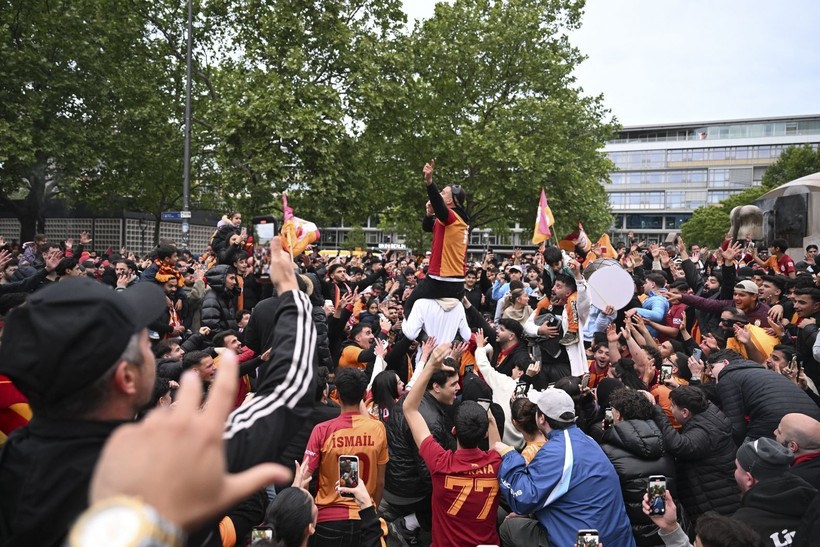 Galatasaray'ın kutlamaları olaylı bitti: 33 polis yaralandı - Resim: 7