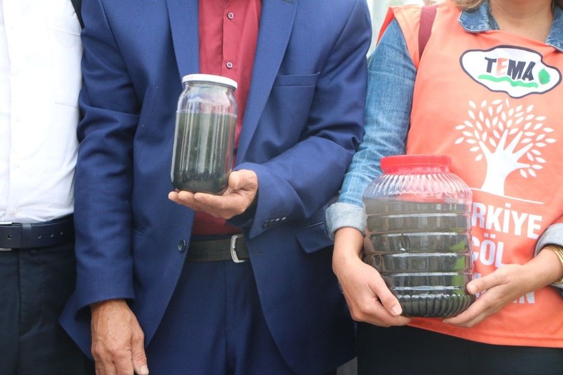 Gerede Çayı’ndaki kirliliğe tepki gösterip adliye önünde gıyabi cenaze namazı kıldılar - Resim: 3