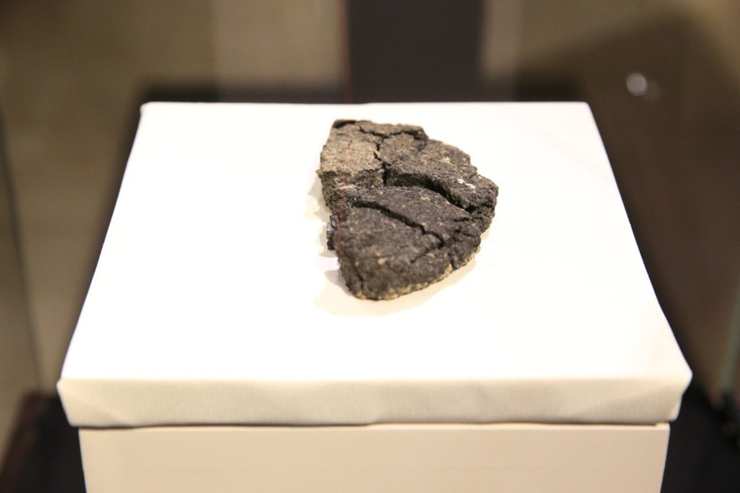 5 bin yıllık ekmek yakılarak gömülmüş - Resim : 1