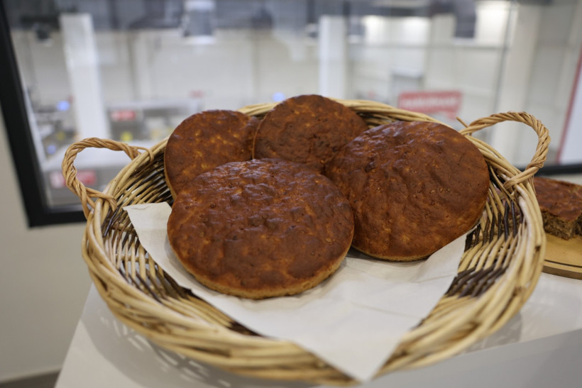 5 bin yıllık ekmek yakılarak gömülmüş - Resim : 2