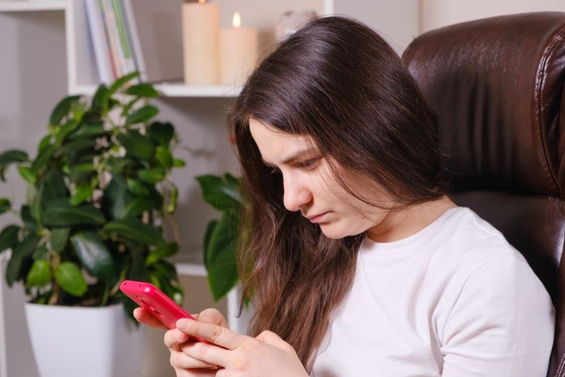 Sürekli telefonuna bakan 25 yaşındaki gencin boynu yamuldu - Resim: 4