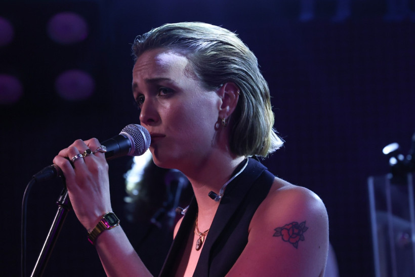 Norveçli şarkıcı 14 Şubat'ta Ahmet Kaya şarkısıyla teselli buldu - Resim : 4