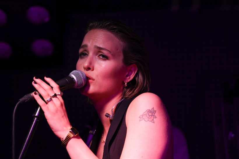 Norveçli şarkıcı 14 Şubat'ta Ahmet Kaya şarkısıyla teselli buldu - Resim : 2