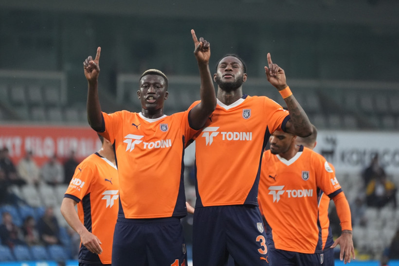 Adana Demirspor'dan, Başakşehir maçında mucize geri dönüş - Resim : 1