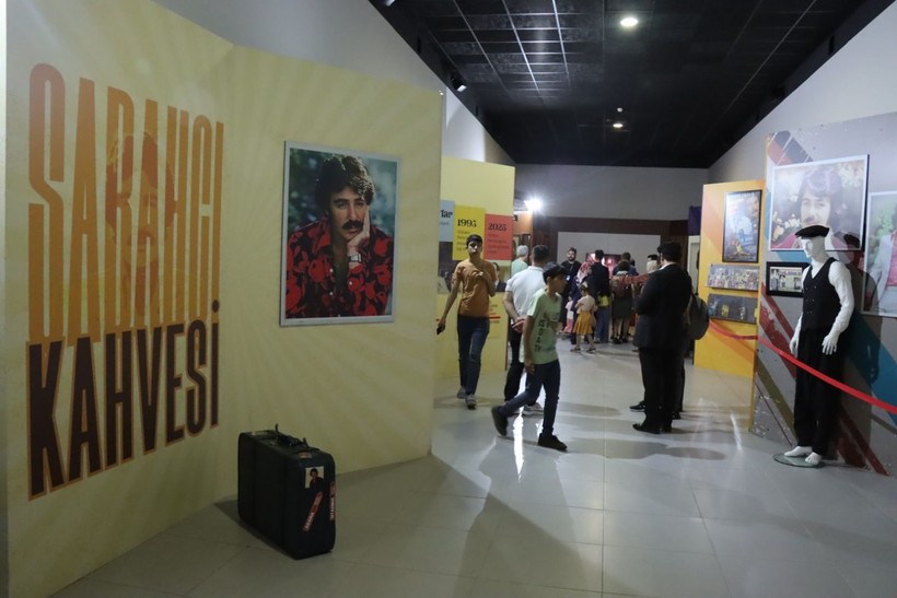 Ferdi Tayfur'un hayatı "Sabahçı Kahvesi" sergisinde anlatılıyor - Resim: 8