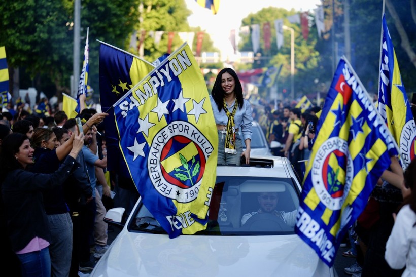 Euroleague şampiyonu Fenerbahçe Beko, Bağdat Caddesi'ni ateşe verdi! - Resim: 5