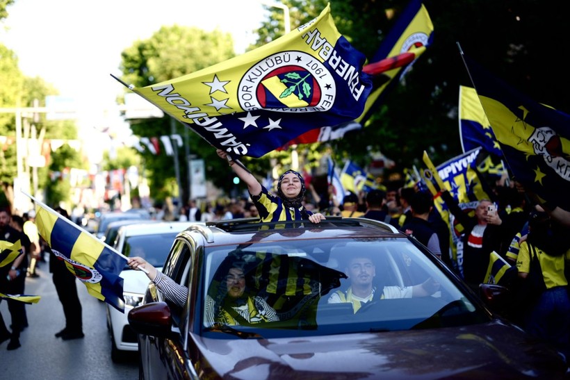 Euroleague şampiyonu Fenerbahçe Beko, Bağdat Caddesi'ni ateşe verdi! - Resim: 6