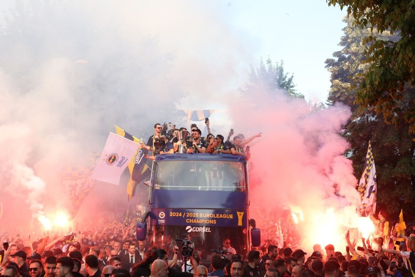 Euroleague şampiyonu Fenerbahçe Beko, Bağdat Caddesi'ni ateşe verdi! - Resim: 10