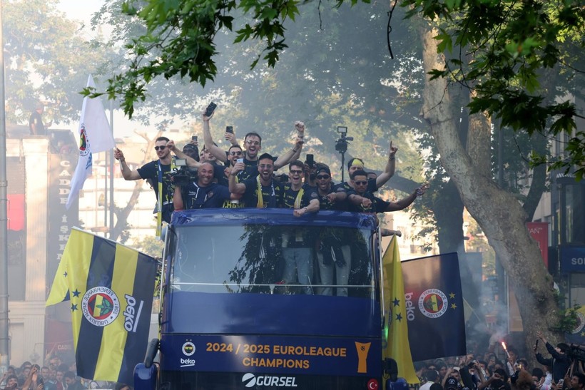 Euroleague şampiyonu Fenerbahçe Beko, Bağdat Caddesi'ni ateşe verdi! - Resim: 9