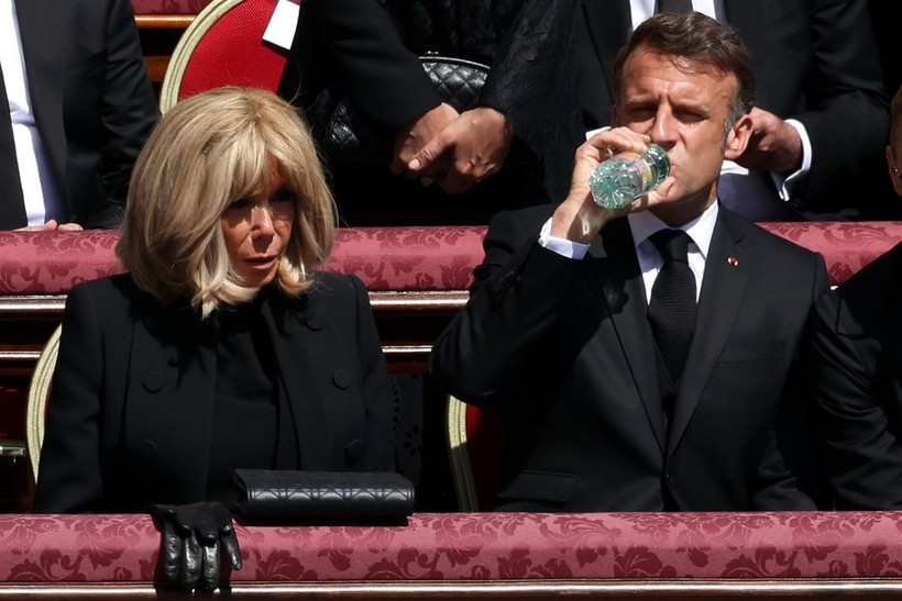 Macron'un yediği tokat sonrası skandal iddialar ayyuka çıktı - Resim: 9