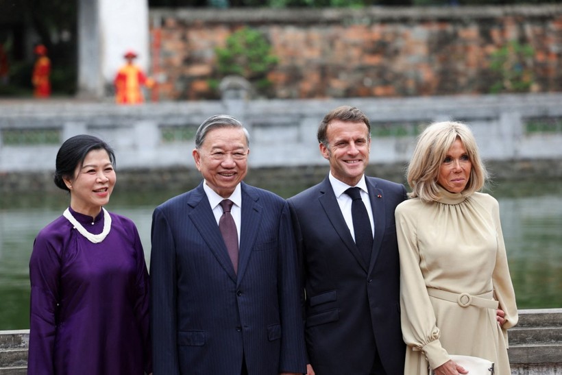 Uzmanı, Macron ve eşinin beden dilini yorumladı: Gerçekten kavga mı ettiler? - Resim: 5