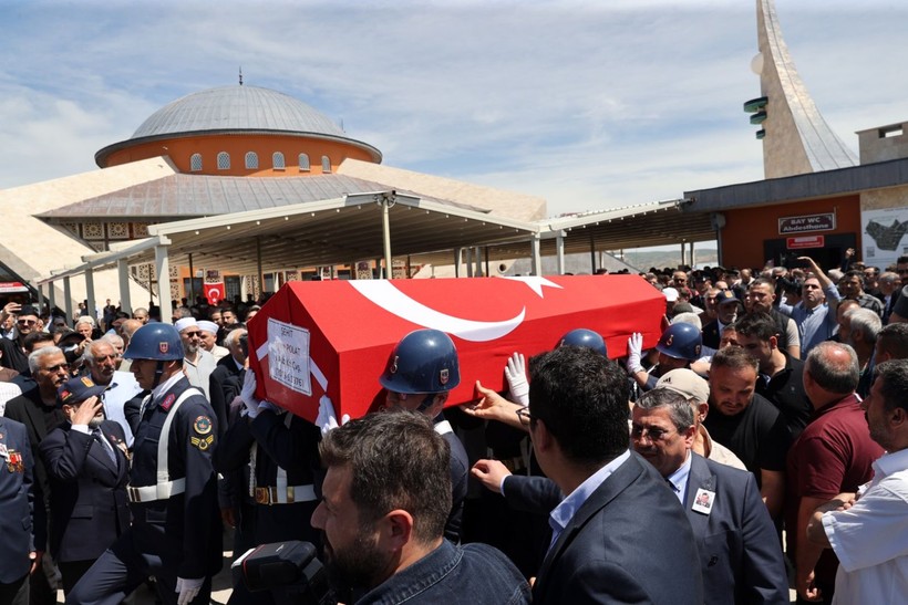 Eğitimde şehit olan astsubaya veda - Resim: 12