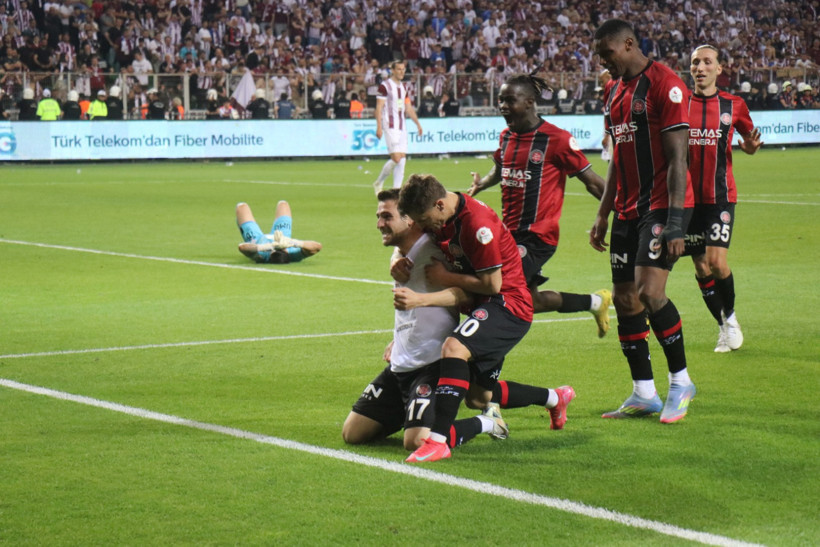 Karagümrük geriye düştü ama yılmadı: 1 yıl aradan sonra yeniden Süper Lig! - Resim : 1