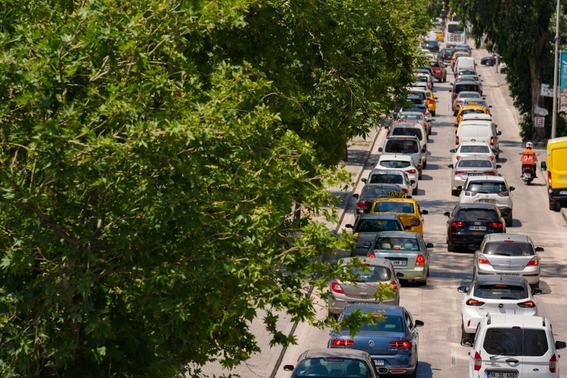 İzmir'de işçiler yollara döküldü - Resim: 12