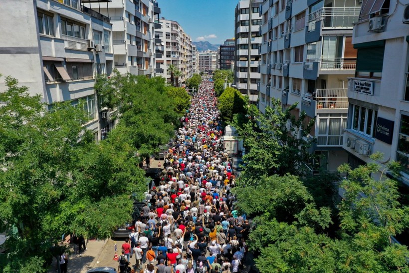 İzmir'de işçiler yollara döküldü - Resim: 4