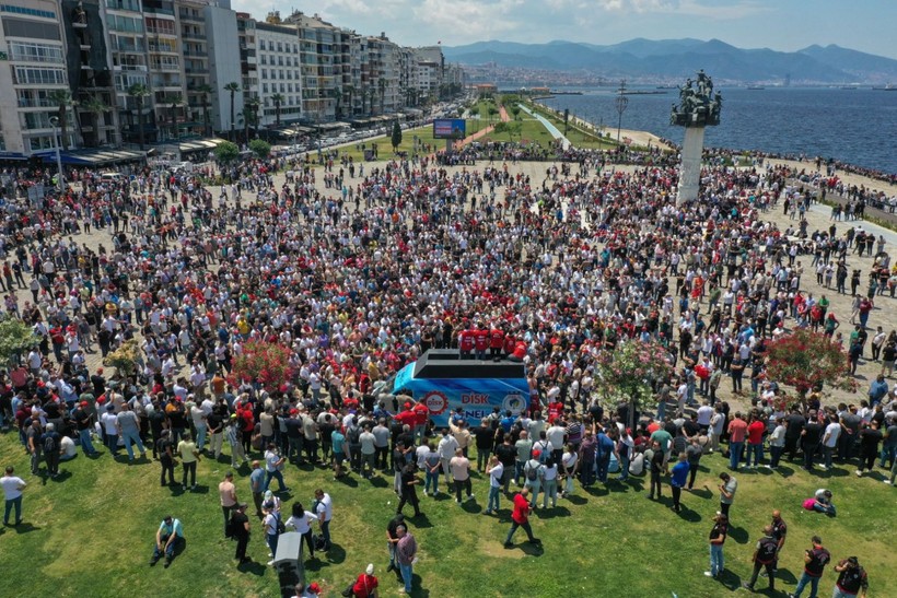 İzmir'de işçiler yollara döküldü - Resim: 5