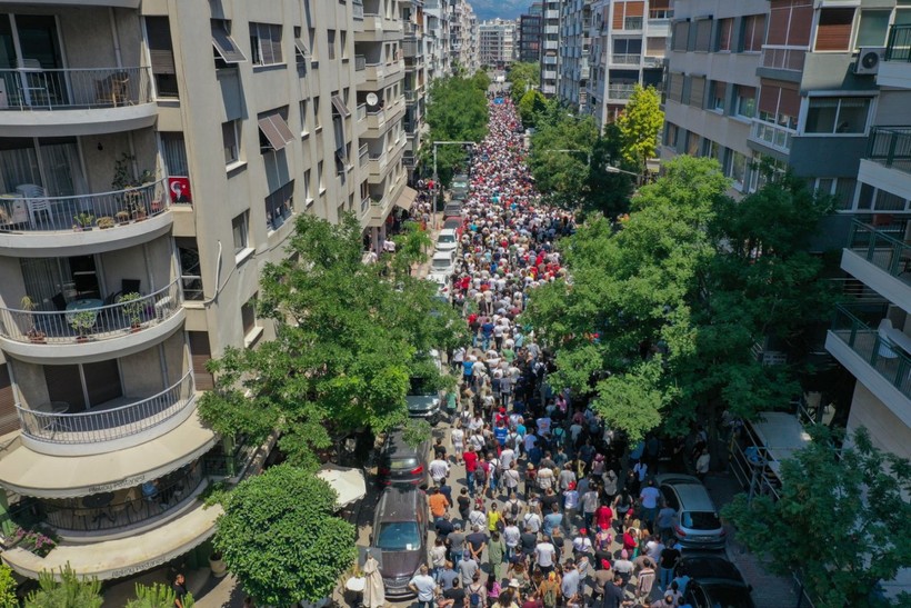 İzmir'de işçiler yollara döküldü - Resim: 7