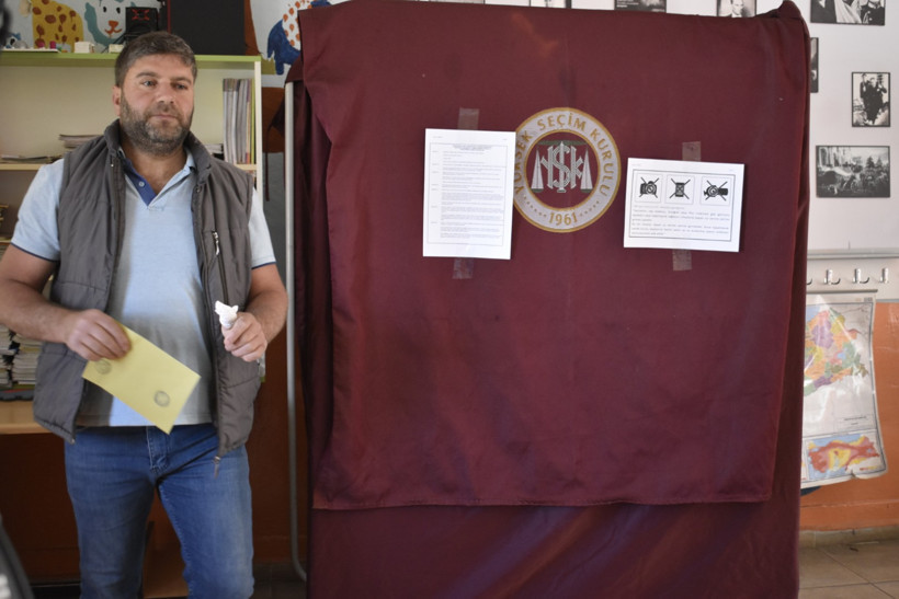 Birçok ilde vatandaşlar sandık başına gitti - Resim : 2