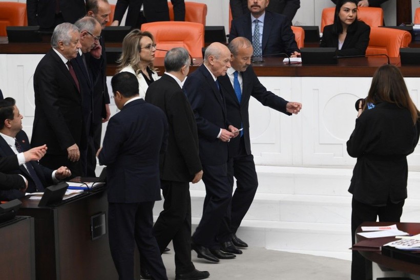 MHP lideri Bahçeli, TBMM Başkanı seçimlerinde oy kullandı - Resim: 2