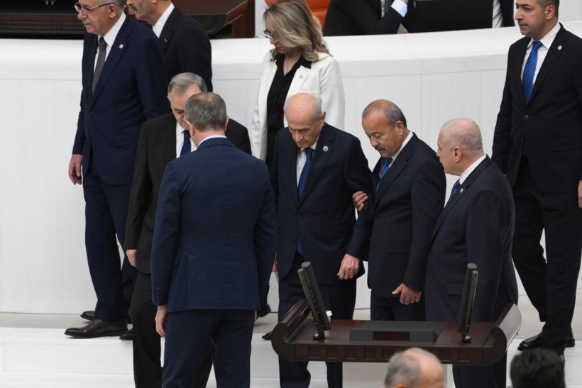 MHP lideri Bahçeli, TBMM Başkanı seçimlerinde oy kullandı - Resim: 16