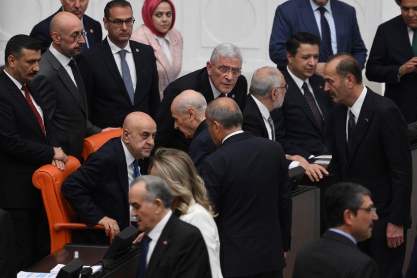 MHP lideri Bahçeli, TBMM Başkanı seçimlerinde oy kullandı - Resim: 19