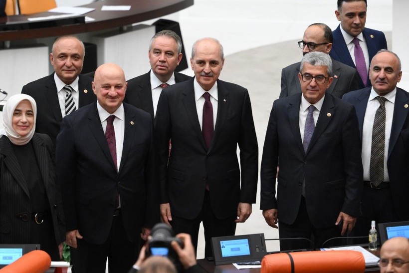 Özgür Özel, 'İmamoğlu’na özgürlük' döviziyle poz verdi - Resim: 11