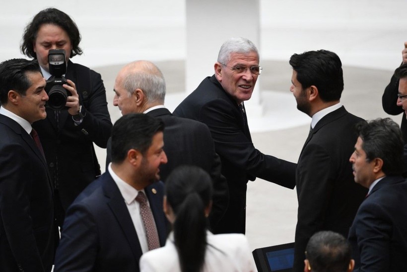 Özgür Özel, 'İmamoğlu’na özgürlük' döviziyle poz verdi - Resim: 13