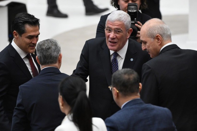 Özgür Özel, 'İmamoğlu’na özgürlük' döviziyle poz verdi - Resim: 14