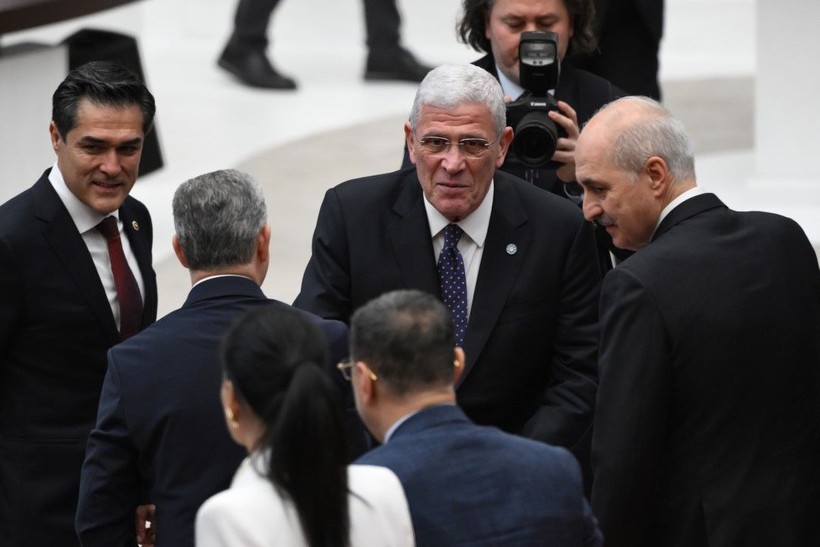 Özgür Özel, 'İmamoğlu’na özgürlük' döviziyle poz verdi - Resim: 15