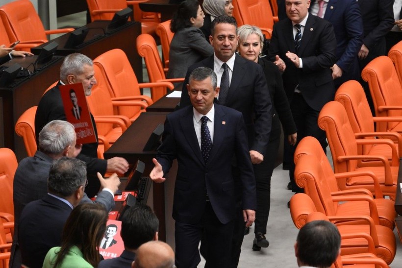 Özgür Özel, 'İmamoğlu’na özgürlük' döviziyle poz verdi - Resim: 20