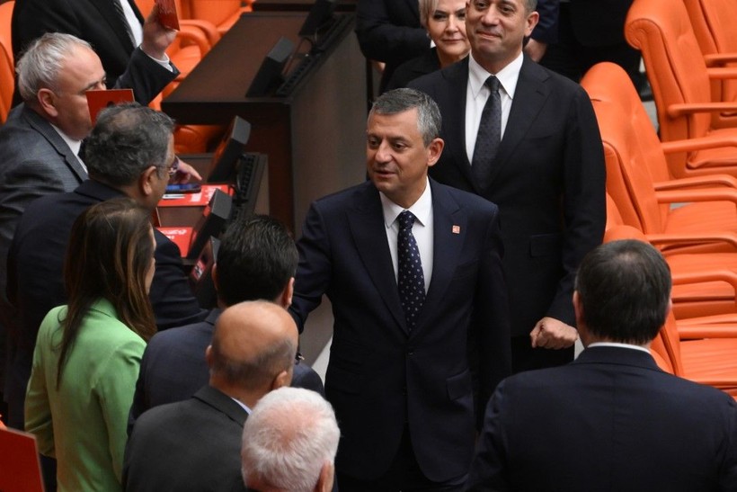 Özgür Özel, 'İmamoğlu’na özgürlük' döviziyle poz verdi - Resim: 21