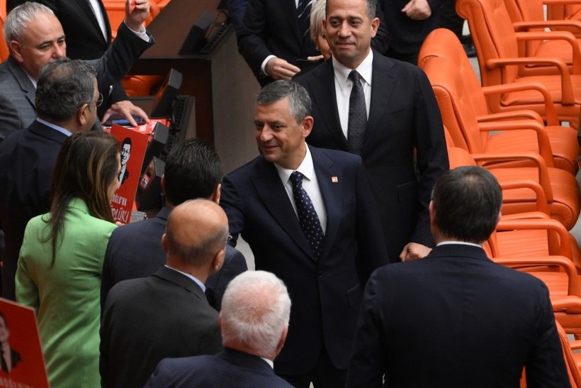 Özgür Özel, 'İmamoğlu’na özgürlük' döviziyle poz verdi - Resim: 22