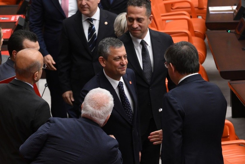 Özgür Özel, 'İmamoğlu’na özgürlük' döviziyle poz verdi - Resim: 23