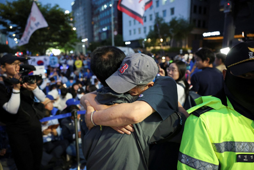 Ülkeyi kutuplaştıran seçimde sona adım adım: Darbecinin partisine geçit yok - Resim : 2