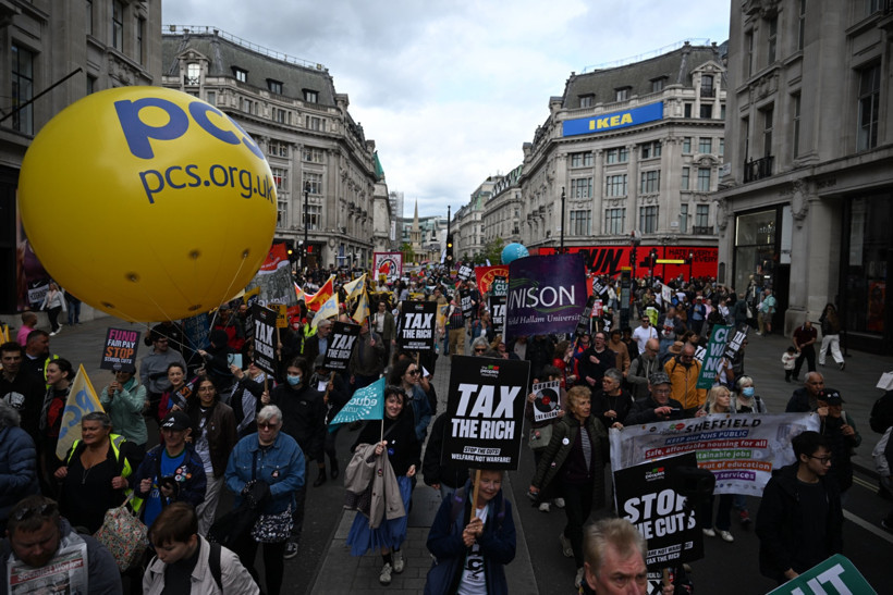Hükümetin bütçe planı İngilizleri sokağa döktü - Resim : 1