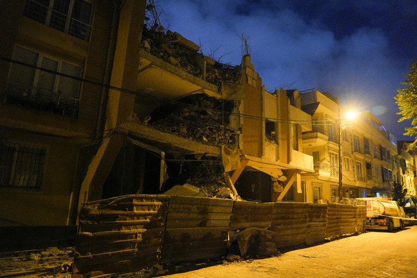 Avcılar'da bina çöktü - Resim : 1