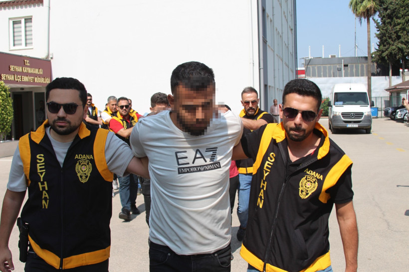 Duvardan duvara oyun masası! ‘Mangal’ dediler, kumarhane çıktı - Resim : 1