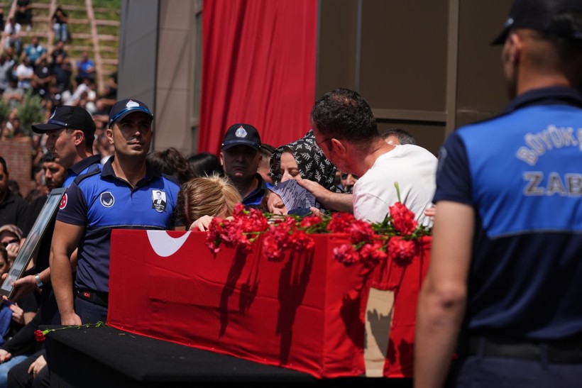 Ferdi Zeyrek'e veda: Gözyaşları sel oldu - Resim : 16
