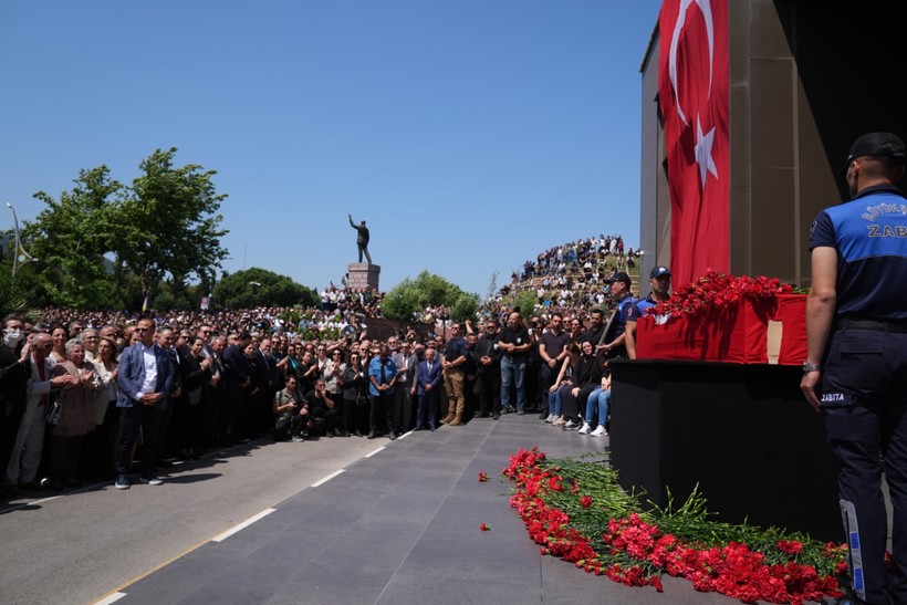 Ferdi Zeyrek'e veda: Gözyaşları sel oldu - Resim : 12
