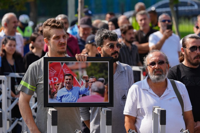 Ferdi Zeyrek'e veda: Gözyaşları sel oldu - Resim : 19