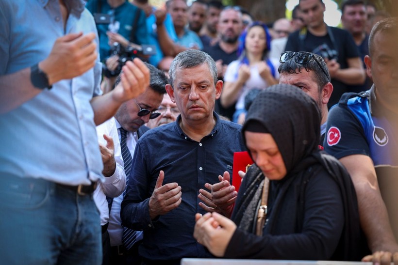 Ferdi Zeyrek'e vedadan acı kareler - Resim: 14