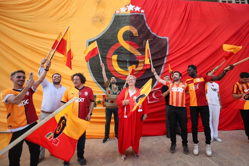 Galatasaray'ın şampiyonluğu Senegal'de kutlandı - Resim : 1