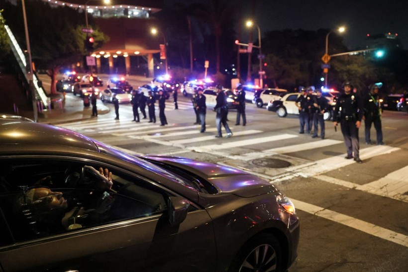 Los Angeles'ta işler kızıştı, yasak geldi: Sokağa abluka - Resim: 17