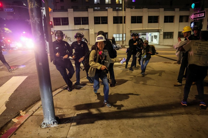 Los Angeles'ta işler kızıştı, yasak geldi: Sokağa abluka - Resim: 1