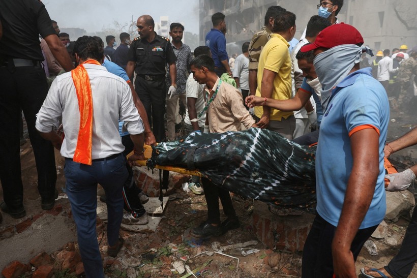 Hindistan'da 244 yolcu taşıyan uçak düştü - Resim : 3