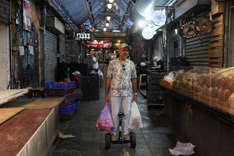 İsrail, saldırı sonrası kepenk indirdi - Resim: 5