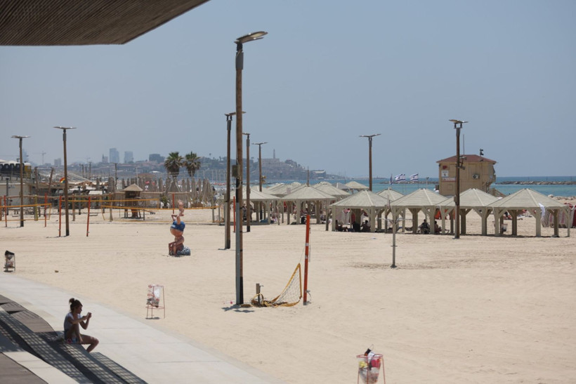 İsrail, saldırı sonrası kepenk indirdi - Resim: 9